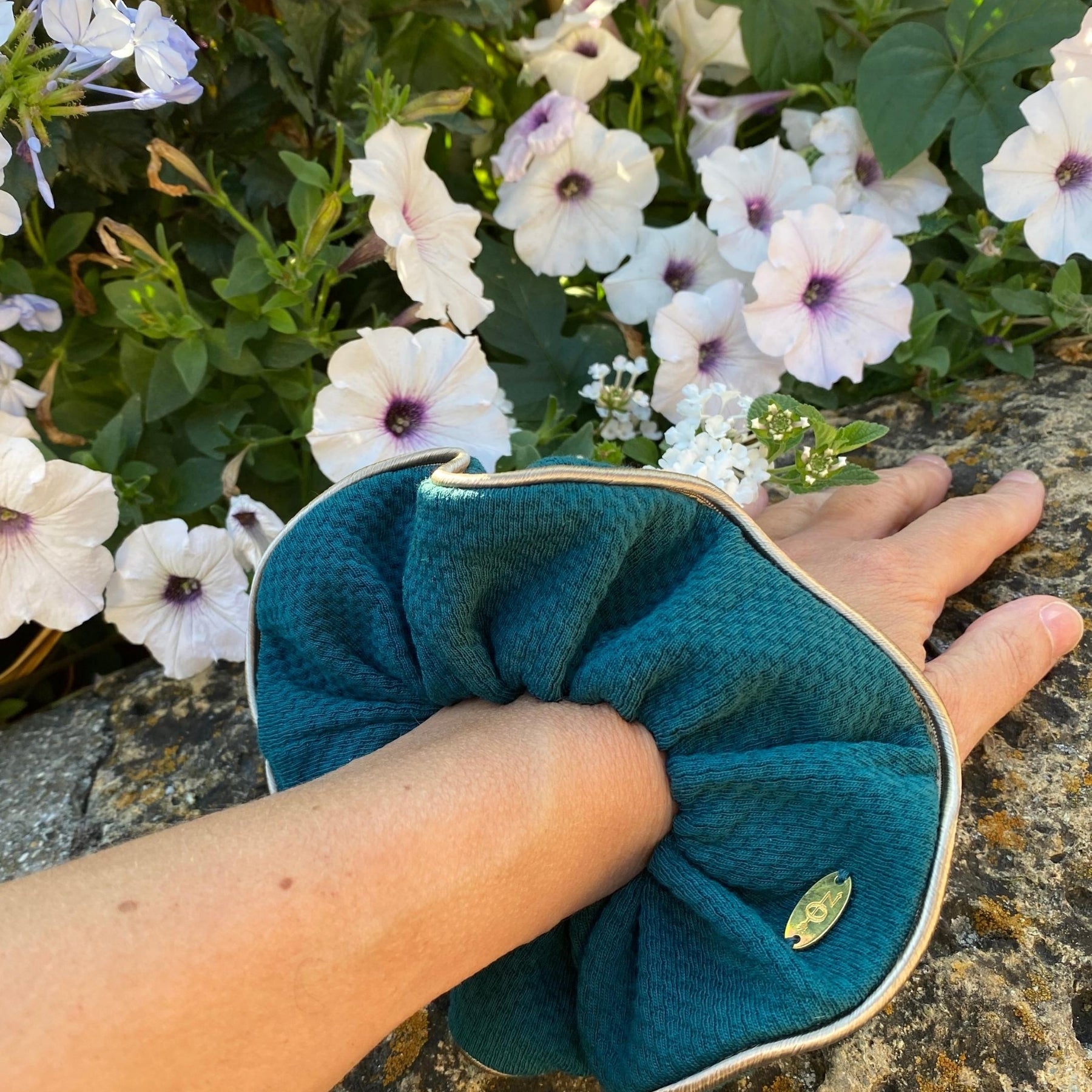 GROS CHOUCHOU CHEVEUX VERT EMERAUDE PORTE AU POIGNET