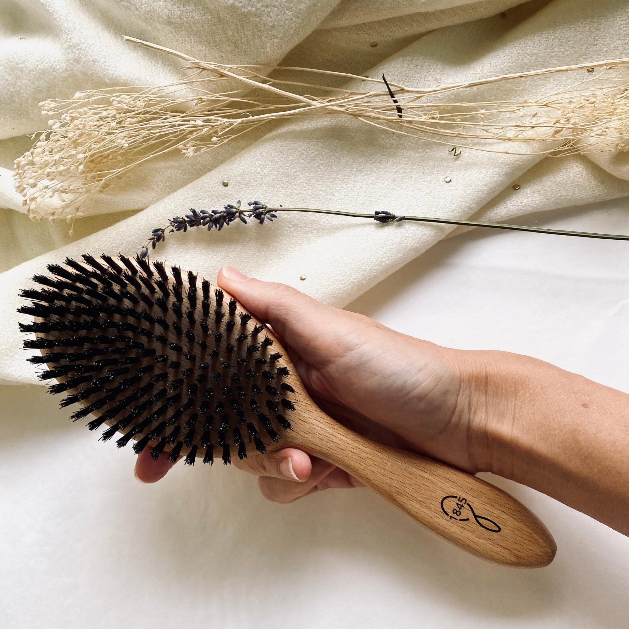 Brosse à cheveux en poils de sanglier fabriquée en France