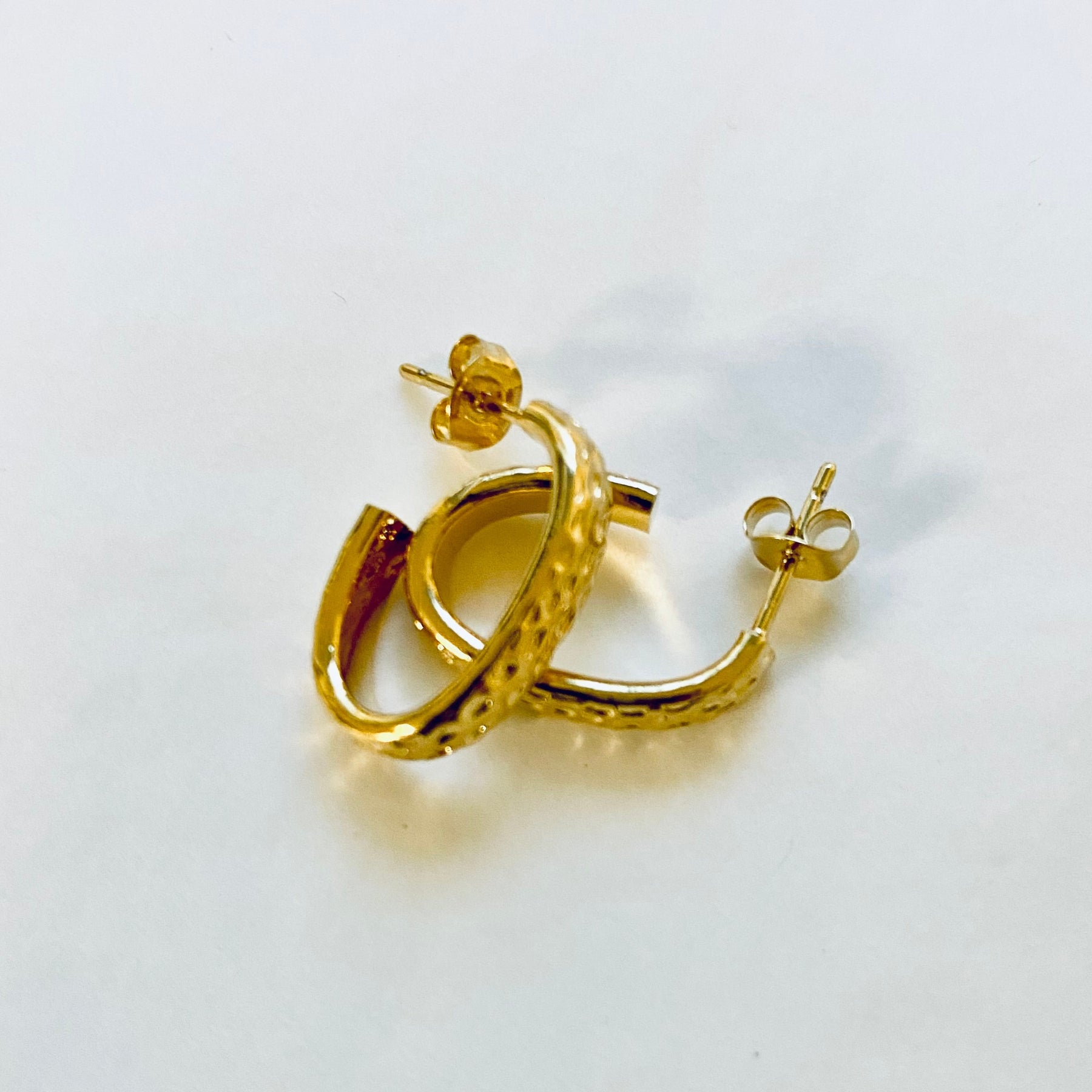 Boucles d'oreilles ovales créoles dorées à l'or fin 24 carats